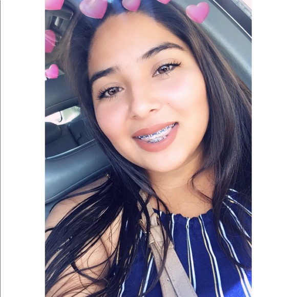 Profile Picture of Darlene Mendez (@darlene_mendez) on Poshmark