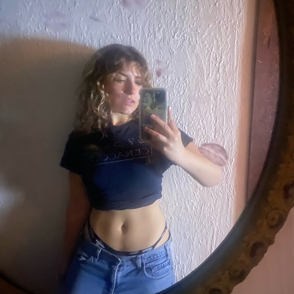 Profile Picture of Cassie Mccoy (@cassiemccoy03) on Poshmark