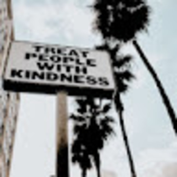 Profile Picture of Cassie Fitzpatrick (@cassiefitz523) on Poshmark