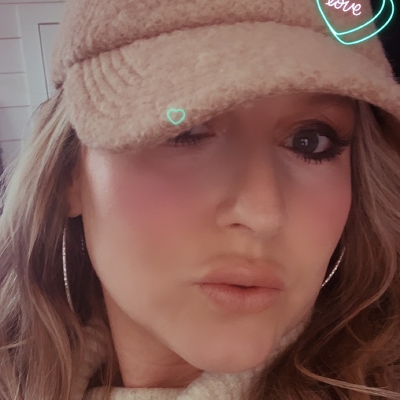 Profile Picture of Heather Clouse (@heatherclouse16) on Poshmark