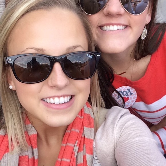Profile Picture of Jillian Schwendeman (@jschwen) on Poshmark