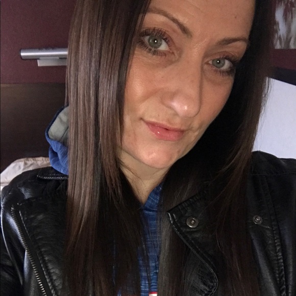 Profile Picture of Dorothy Dixon (@deedee32517) on Poshmark