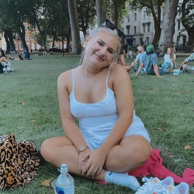 Profile Picture of LilyWright (@LilyWright1998) on Twitter