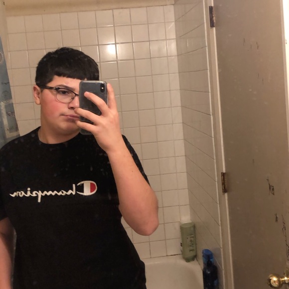 Profile Picture of Julian Chavez (@julianc0504) on Poshmark