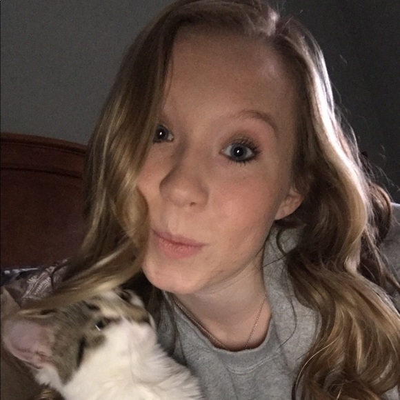 Profile Picture of Niamh Hehir (@niamhhehir) on Poshmark