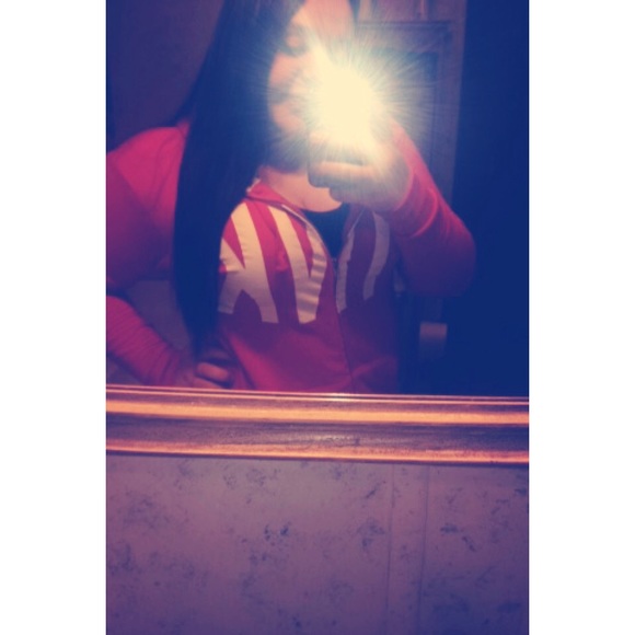 Profile Picture of Belle Lyerla (@lyerla_2020) on Poshmark