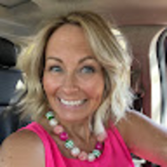 Profile Picture of Heather Beutel (@heatherbeute217) on Poshmark