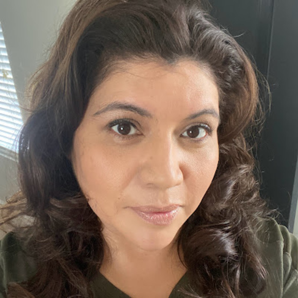 Profile Picture of Lorena Alejandre (@lorena5576) on Poshmark