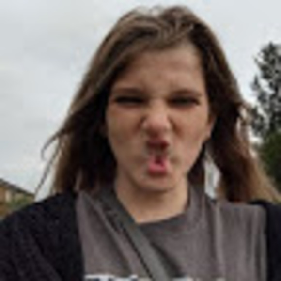 Profile Picture of Bianca Springer (@biancaspringer) on Poshmark