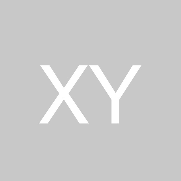 Profile Picture of Xueying Yang (@xueyingyang) on Poshmark