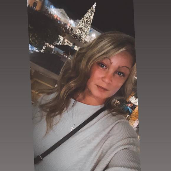 Profile Picture of Kayla Croswell (@onetime3392) on Poshmark