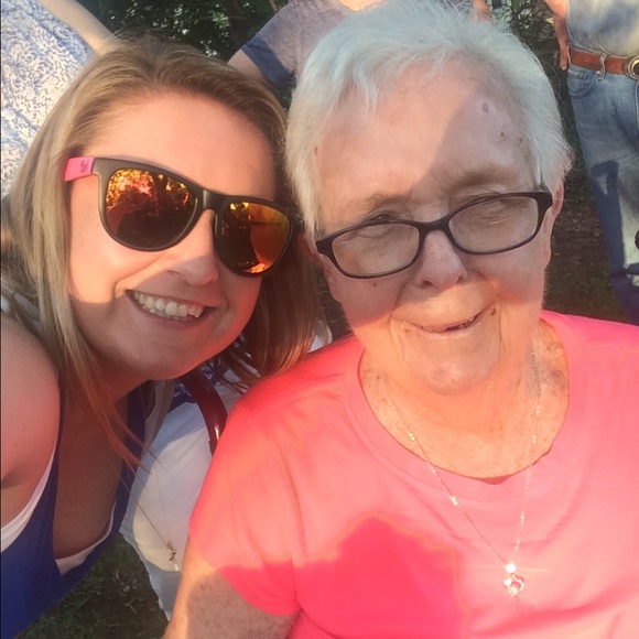 Profile Picture of Jaclyn Walker (@jwalker1212) on Poshmark