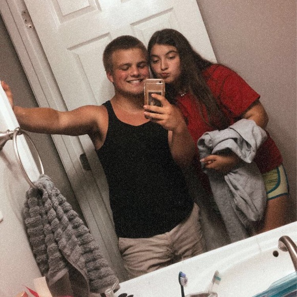 Kalyn Dequeant - Poshmark Profile Picture of Kalyn Dequeant (@kalyndequeant) on Poshmark