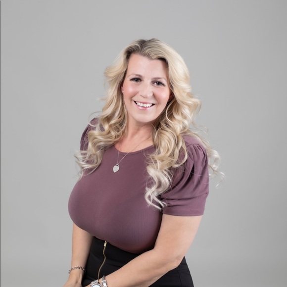 Profile Picture of Danette James (@iamthepowerof8) on Poshmark