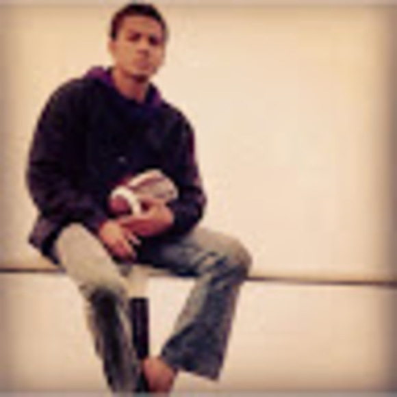 Profile Picture of Tony Hoskins (@tonyhoskins4242) on Poshmark