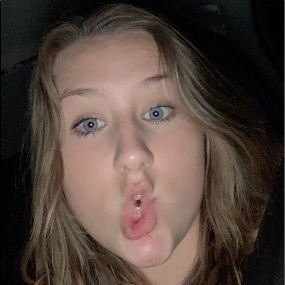 Profile Picture of Allison Kirby (@akirby118) on Poshmark