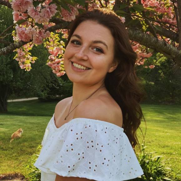 Profile Picture of Chloe Moretti (@chloecm) on Poshmark