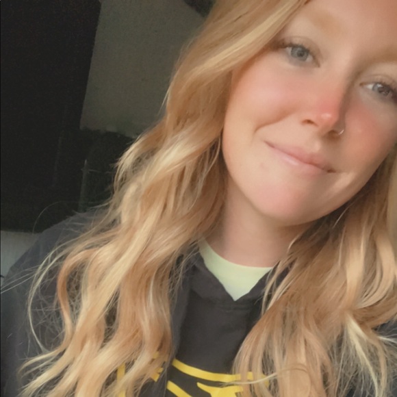 Profile Picture of Jenna Hurtig (@jmmoritz17) on Poshmark