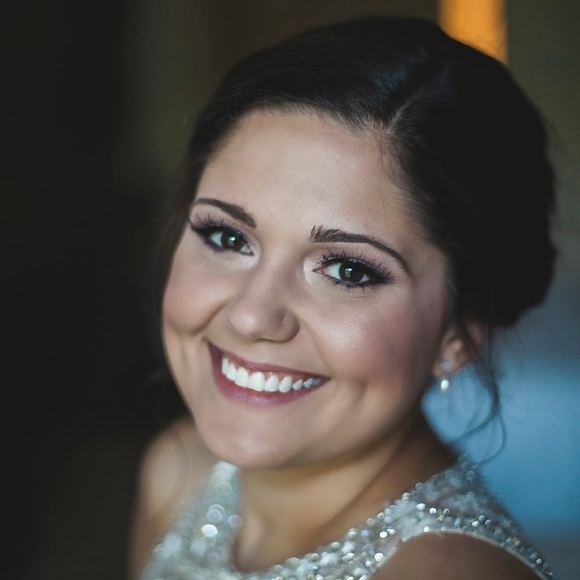 Profile Picture of Jessica Cossins (@yoloitsjessica) on Poshmark