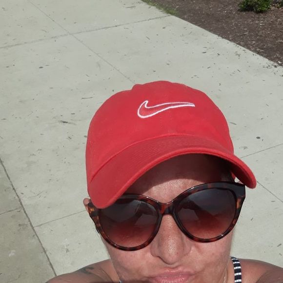 Profile Picture of Tonya Burrell (@bugg99o9) on Poshmark