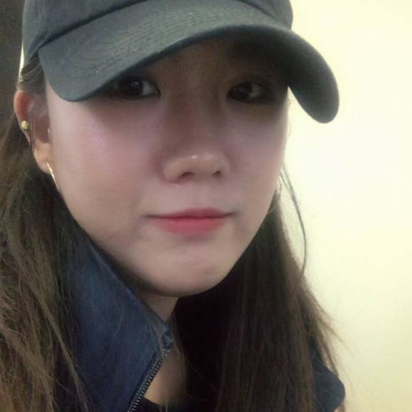 Profile Picture of Jinna suhyeon Lee (@333l) on Poshmark