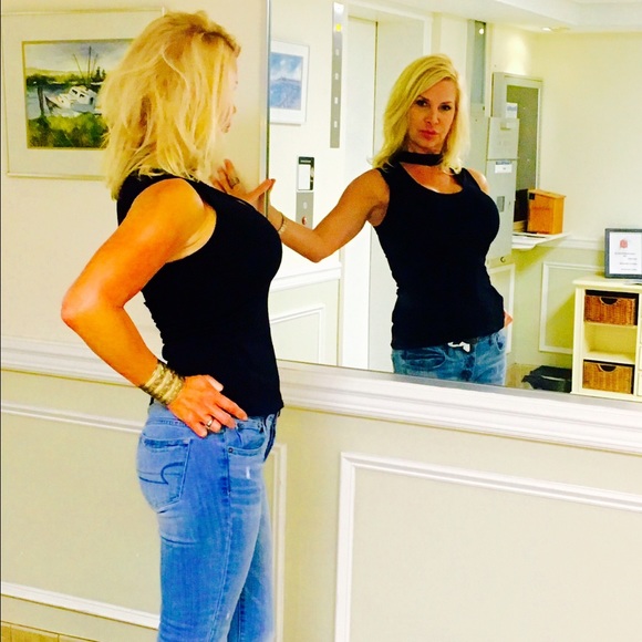 Profile Picture of Shelly Curtis (@yogatime10) on Poshmark
