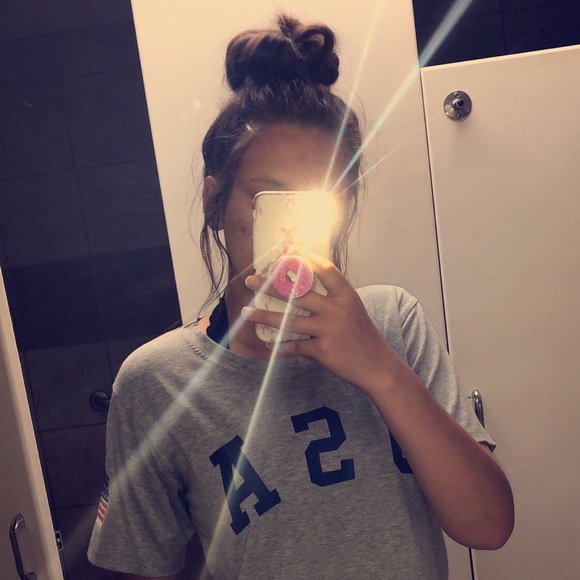 Profile Picture of Hailey Goode (@hailey_nicole00) on Poshmark