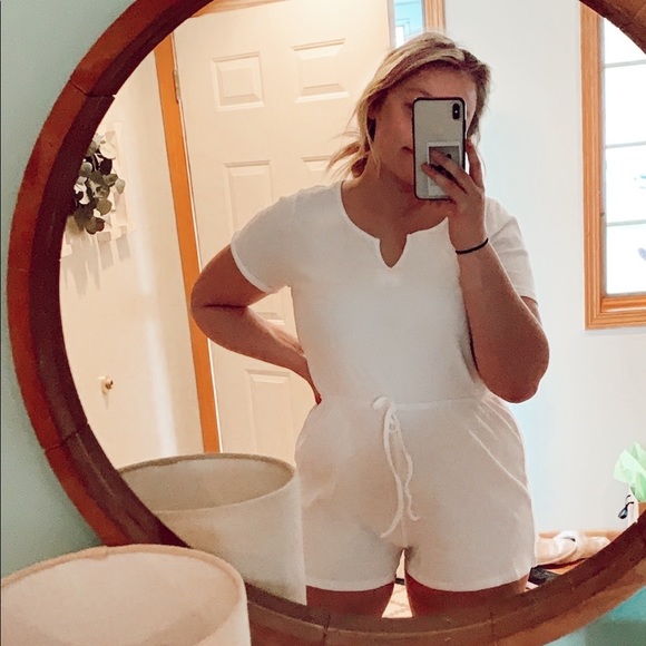 Profile Picture of Paige Jansons (@paigejansons) on Poshmark