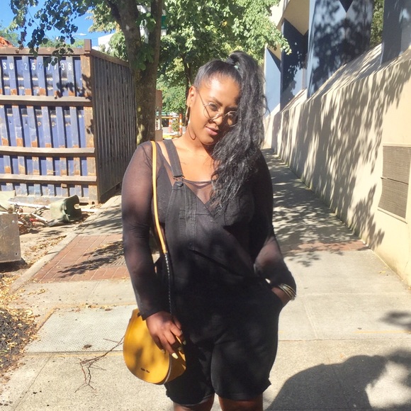 Profile Picture of Aamina Ahmed (@aamina_a) on Poshmark