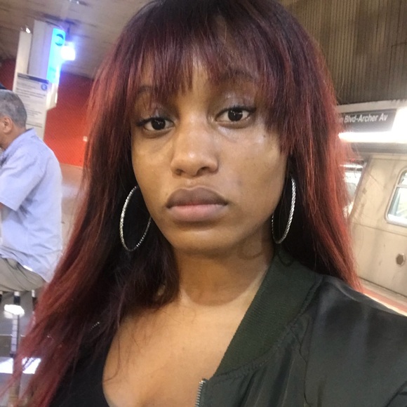 Profile Picture of Simone Glover (@smashingsimmy) on Poshmark