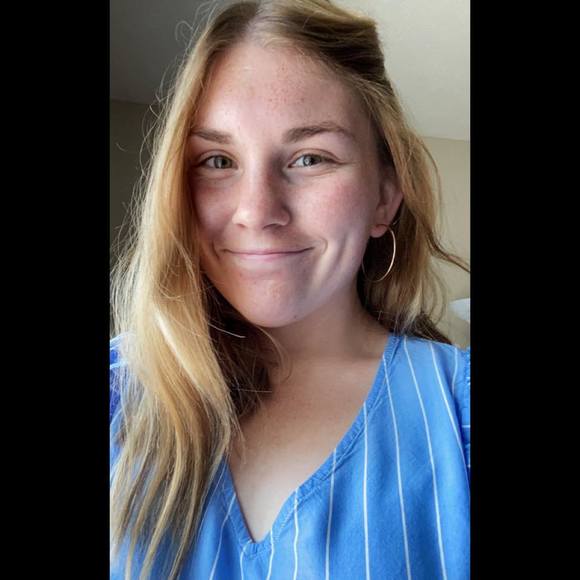 Profile Picture of Abby Hargens (@ahargens) on Poshmark