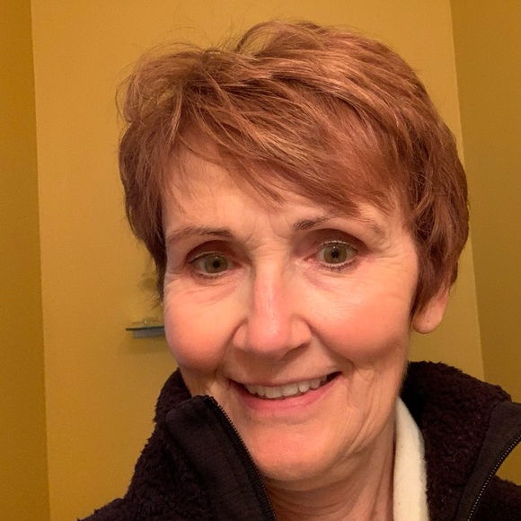 Profile Picture of Ellen Heusner (@ellenheusner) on Poshmark