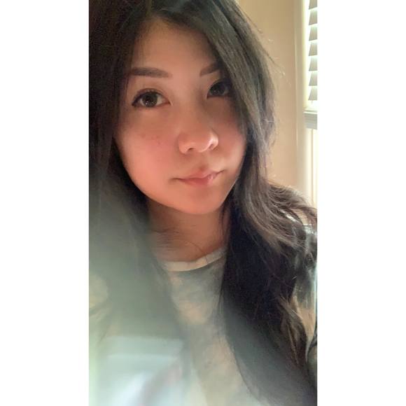 Profile Photo of Amy Hoang (@amyhoang) on Poshmark