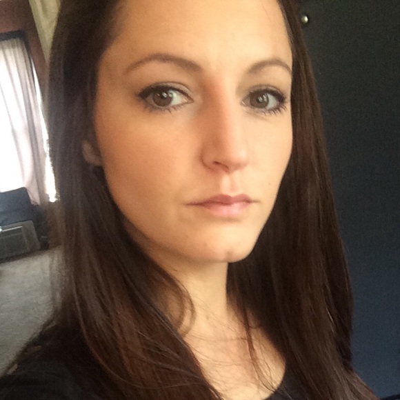 Profile Picture of Mallory Gancio (@mgancio) on Poshmark