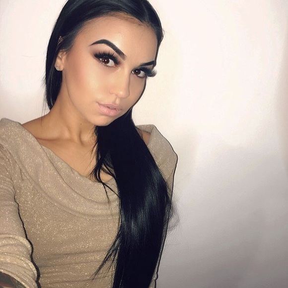 Profile Picture of Amanda Nicole (@xamandanicole) on Poshmark
