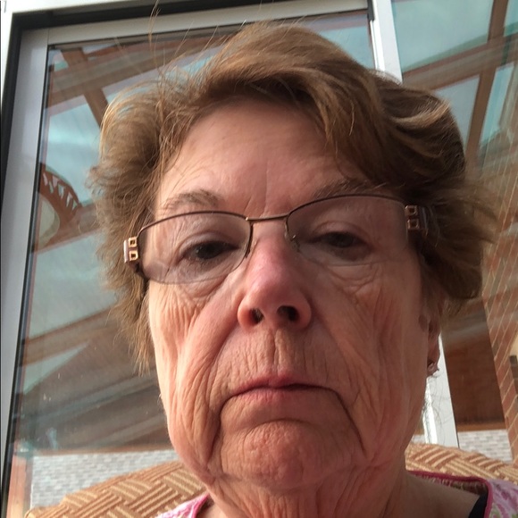 Profile Picture of Linda Norman (@lindanorman128) on Poshmark