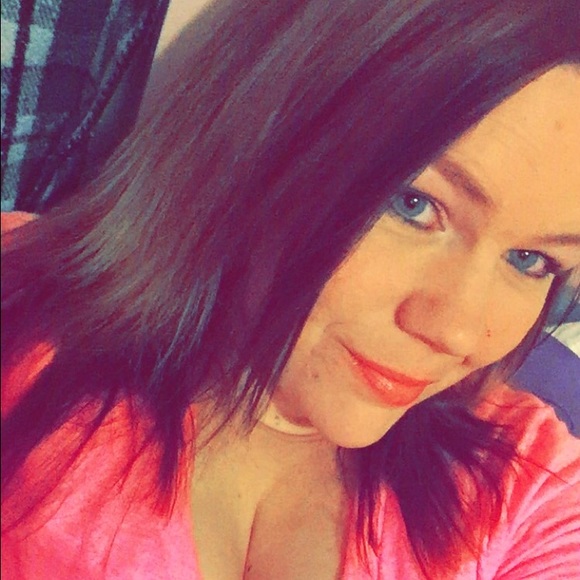 Profile Picture of Krystal Schmidtke (@schmidtkek2) on Poshmark