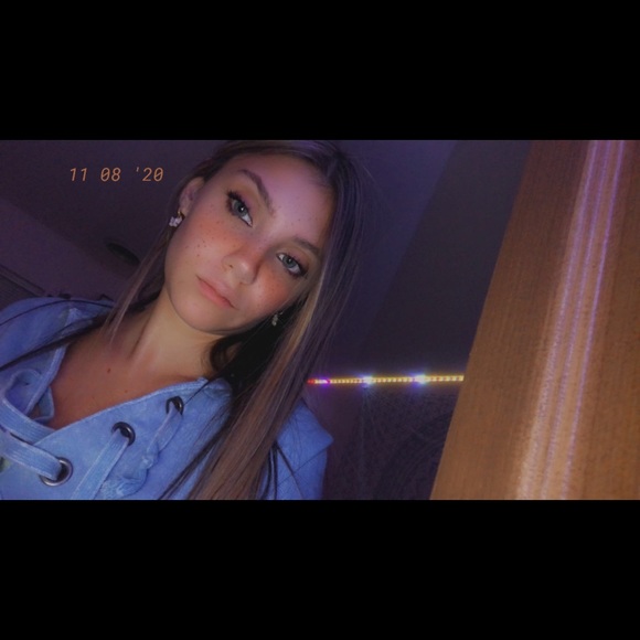 Profile Picture of Kasia Gawlik (@kasiagawlik126) on Poshmark