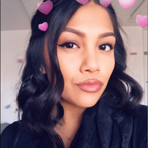 Profile Picture of Shayna Hicks (@shaykayy24) on Poshmark