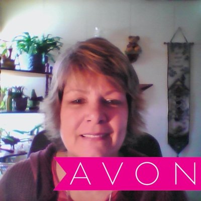 Profile Picture of Lisa Lubold (@LisaLuAVON) on Twitter