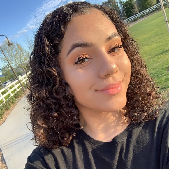 Profile Picture of Audrey Robles (@audreyrobles) on Poshmark