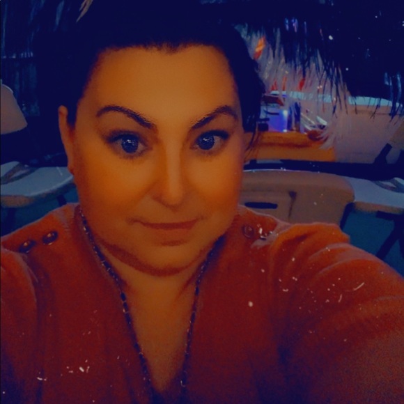 Profile Picture of Leonor Rodriguez (@leonor3077) on Poshmark