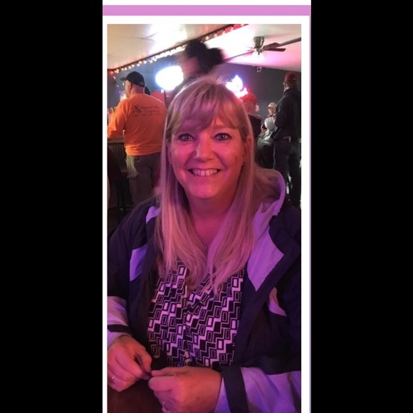 Profile Picture of Laura Perisho (@ljperisho) on Poshmark