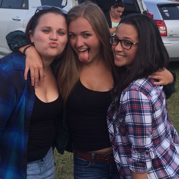 Profile Picture of Cameron Stamates (@cstam3) on Poshmark