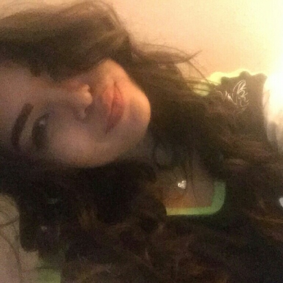 Profile Picture of Danielle Higuera (@danielle_240) on Poshmark