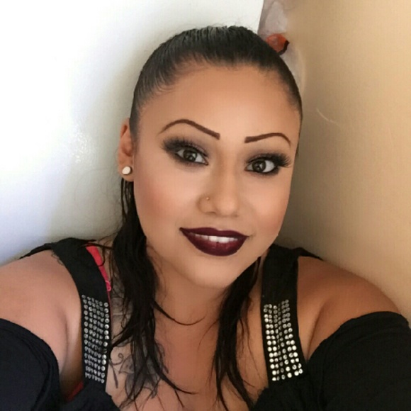 Profile Picture of Linda Cambray (@cambray23) on Poshmark