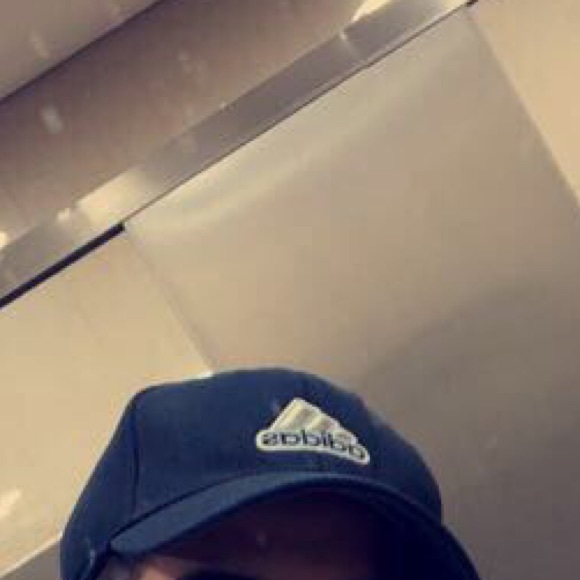 Profile Picture of Kevin Valencia (@kevin9118) on Poshmark