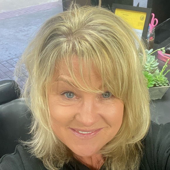 Profile Picture of Deana Wackerman (@dwackerman) on Poshmark