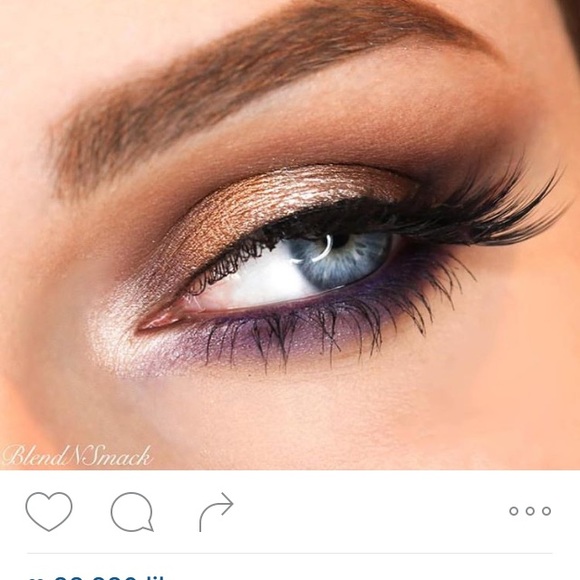 Profile Picture of Nicole Govern (@flutterbug72) on Poshmark