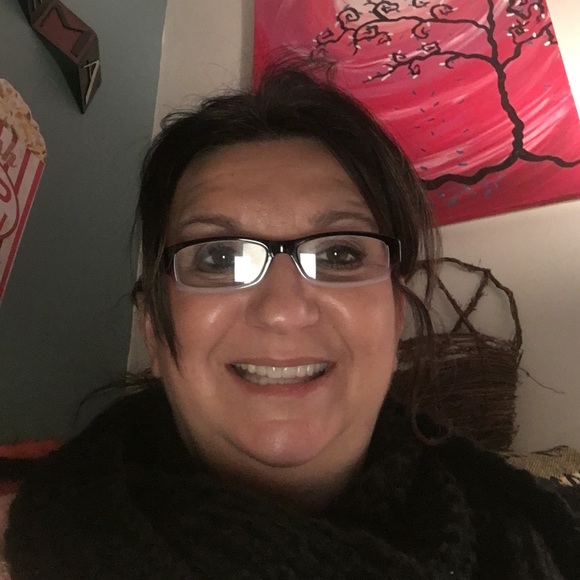 Profile Picture of Kris Hoskins (@talliesnana96) on Poshmark